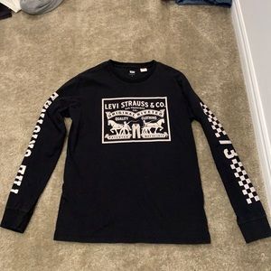 Black Levi’s long sleeve